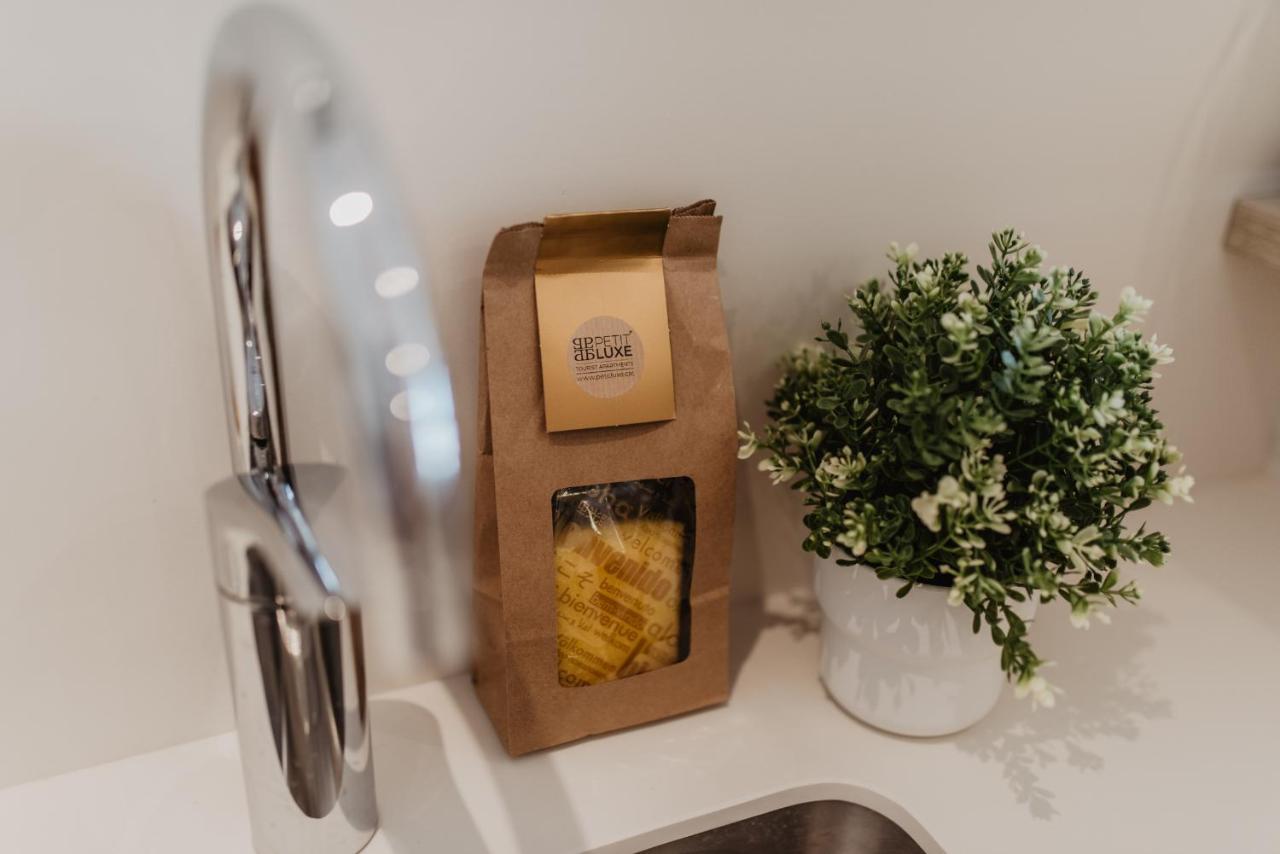Petit Luxe Volta Apartaments Тераса Екстериор снимка